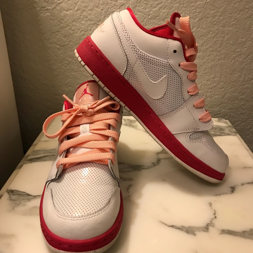 2/50 White and pink Jordan 1s lowtop